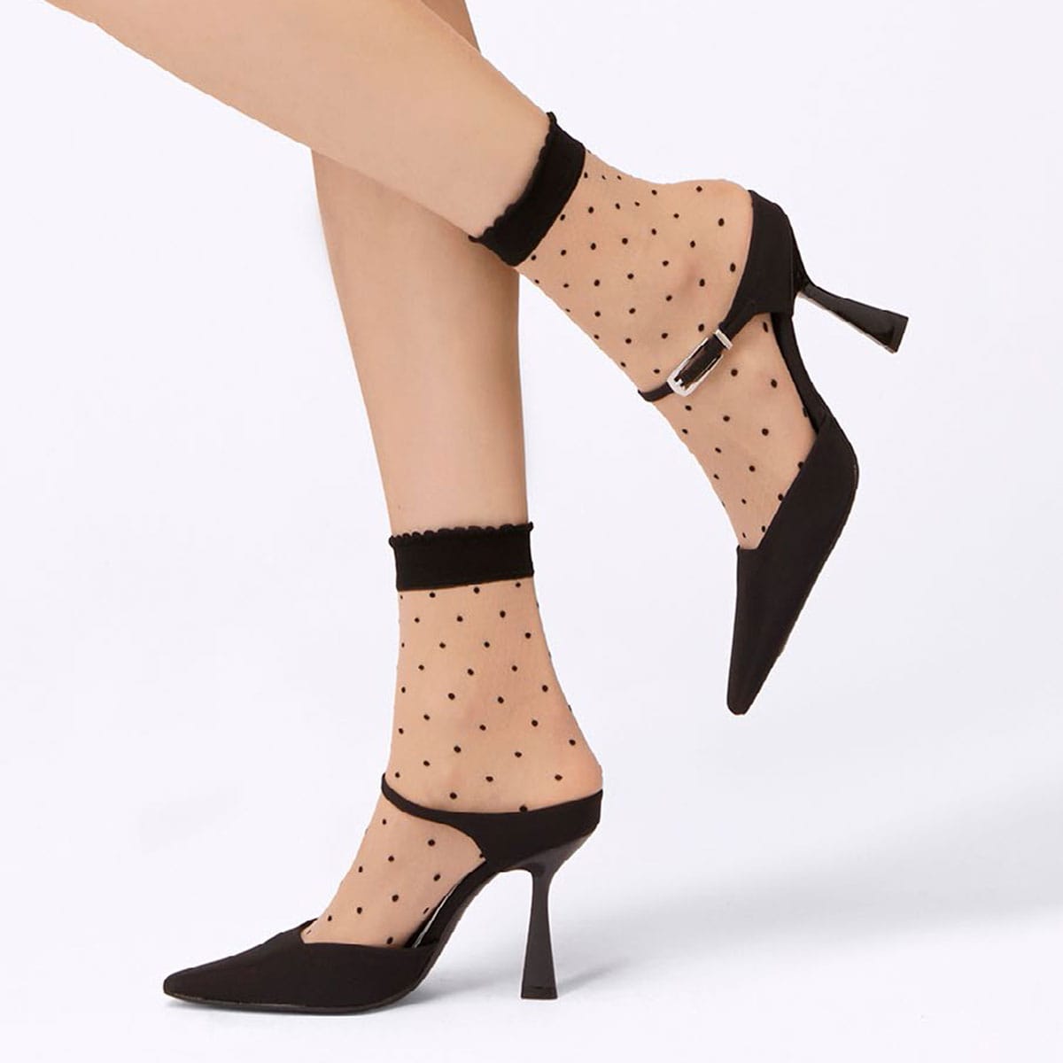 上質な履き心地を求める方に…イタリア製ピエールマントゥーレッグウエア　ラグジュアリーなドットモチーフショートソックス丈ストッキング　ベージュベースにブラックのドットが映えるカラー