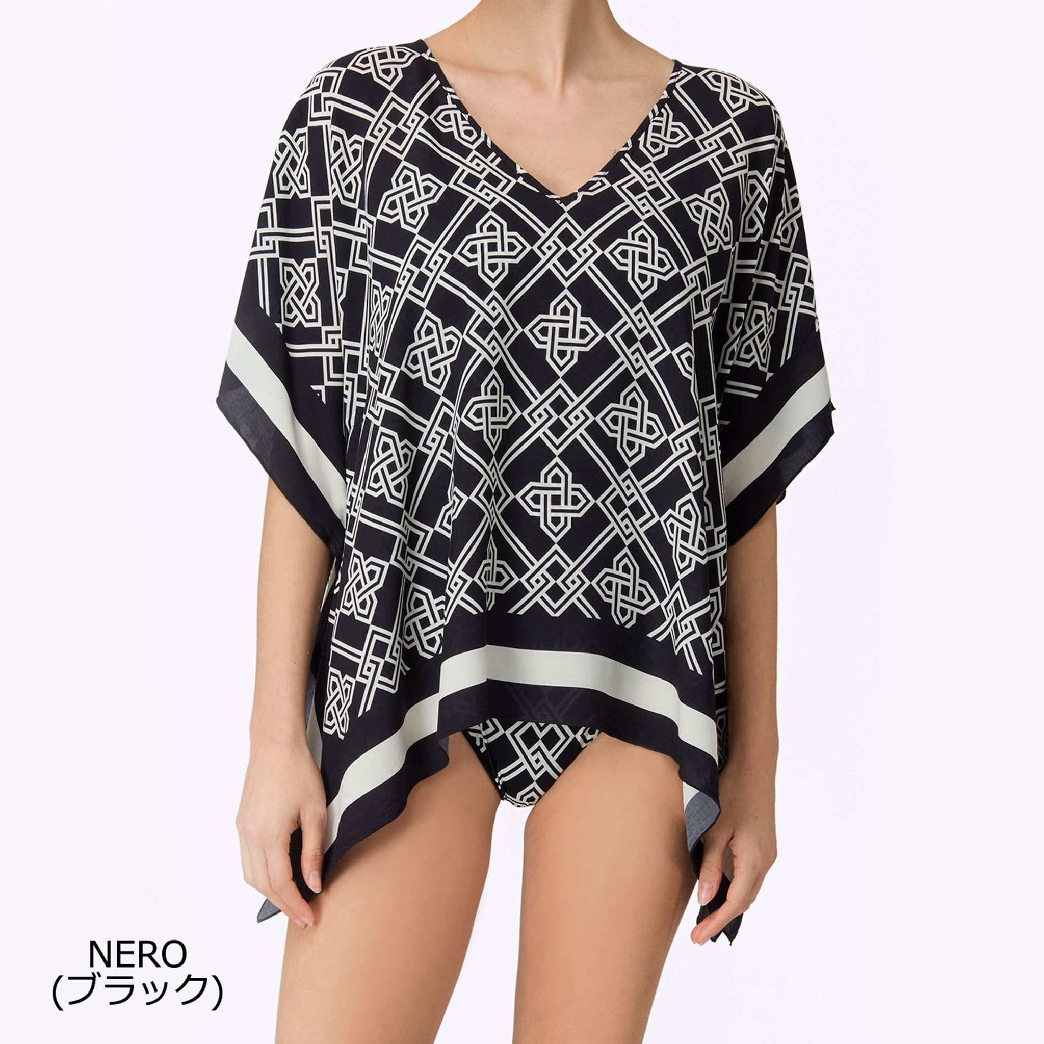 イタリア製マヨルカ焼きのように装飾を際立たせたモロッコインテリア調のプリントポンチョ