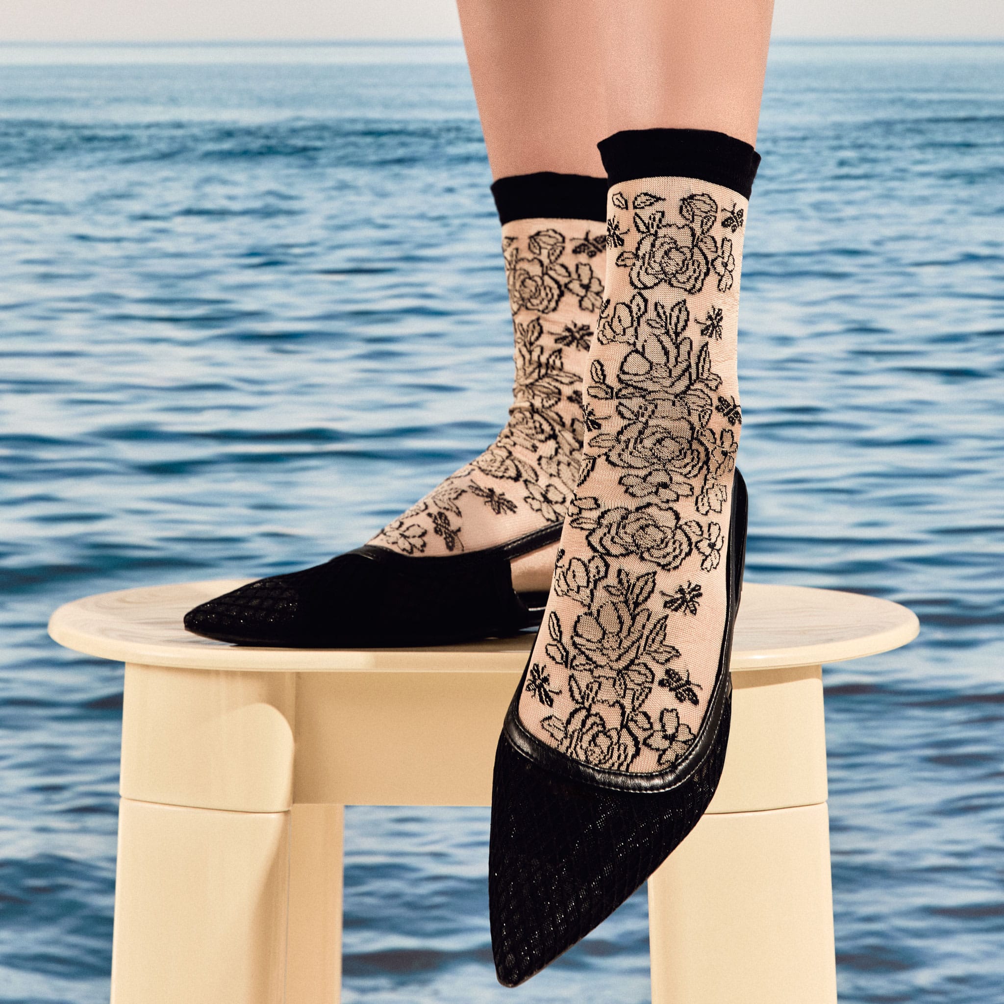 【プラハ】「チェコ」の夕暮れのロマンティックな儚さをイメージしたシアーソックス