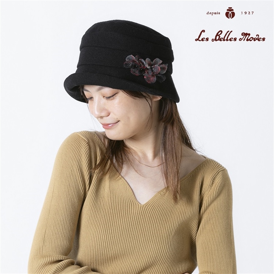 シックなアレンジクローシュ・コサージュ付き〔ベージュ〕 ベージュ