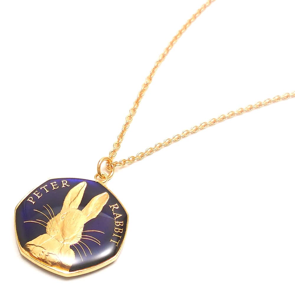 ネックレス ペンダント レディース ビアトリクス・ポター生誕150年記念コイン 50ペンス 2016年発行 ゴールドカラー ブルーエナメル