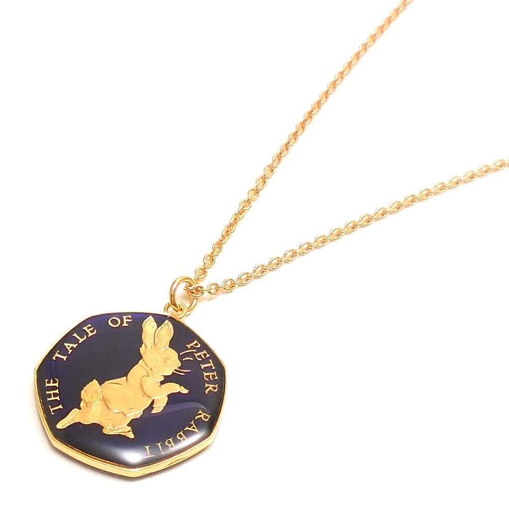ネックレス ペンダント レディース ビアトリクス・ポター生誕150年記念コイン 50ペンス 2017年発行 ゴールドカラー ブルーエナメル