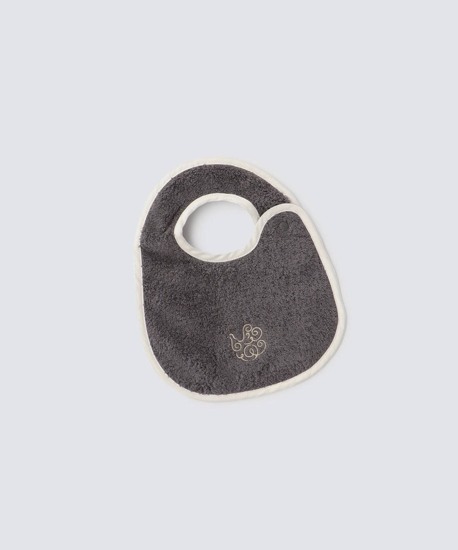 チャコールグレー