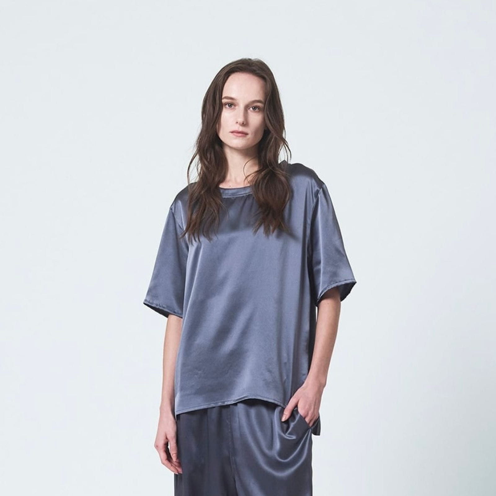 シルクサテンプルオーバー　チャコールグレー