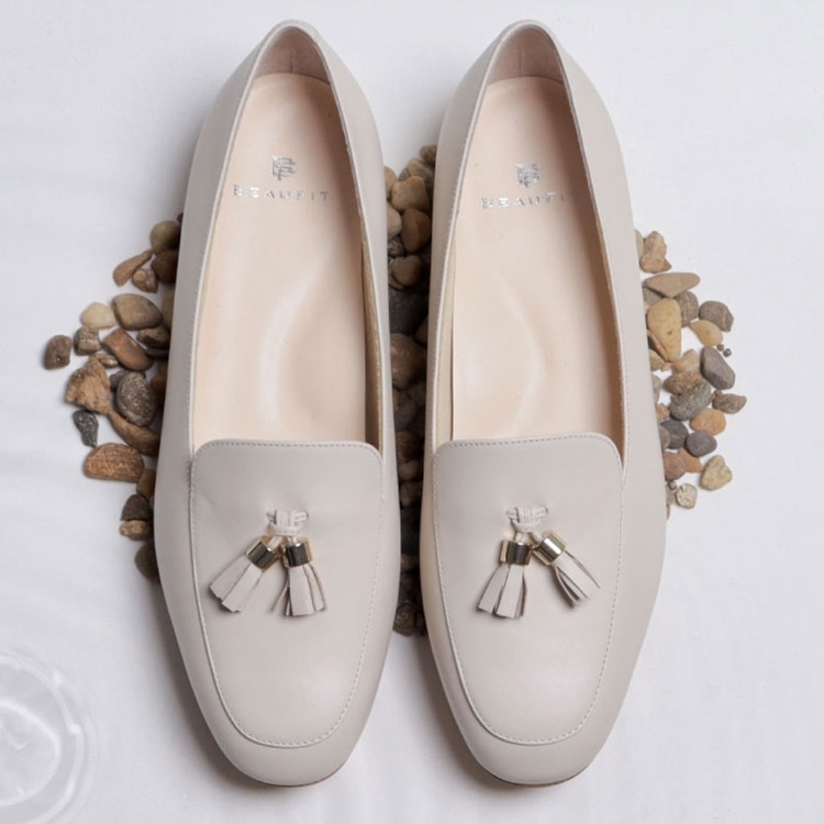 BEAUFIT A76W 晴雨兼用タッセル付きパンプス アイボリー ビューフィット パンプス アイボリー 22.5cm