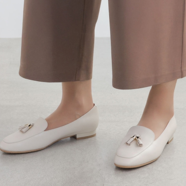 BEAUFIT A76W 晴雨兼用タッセル付きパンプス アイボリー ビューフィット パンプス アイボリー 22.5cm