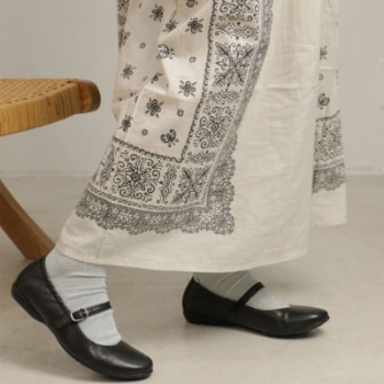 R. S18C ベルテッドバレエシューズ ブラック アールドット フラットシューズ