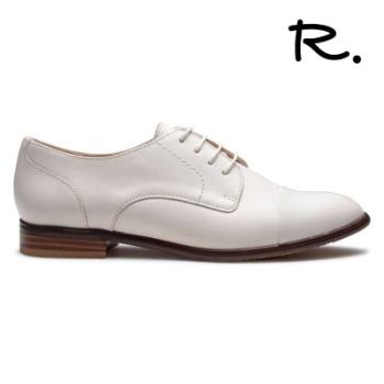 R. S19C ストレートチップ アイボリー アールドット フラットシューズ