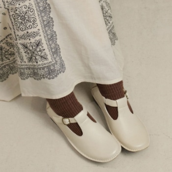 R. S20C Ｔストラップ アイボリー アールドット カジュアルシューズ