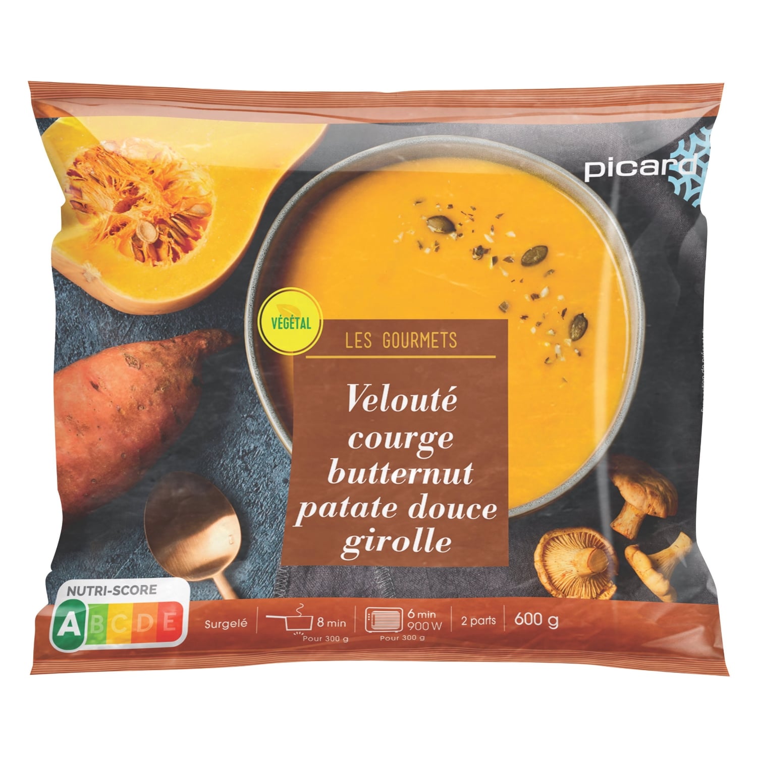 滑らかなバターナッツカボチャ、サツマイモ、ジロル茸のスープ