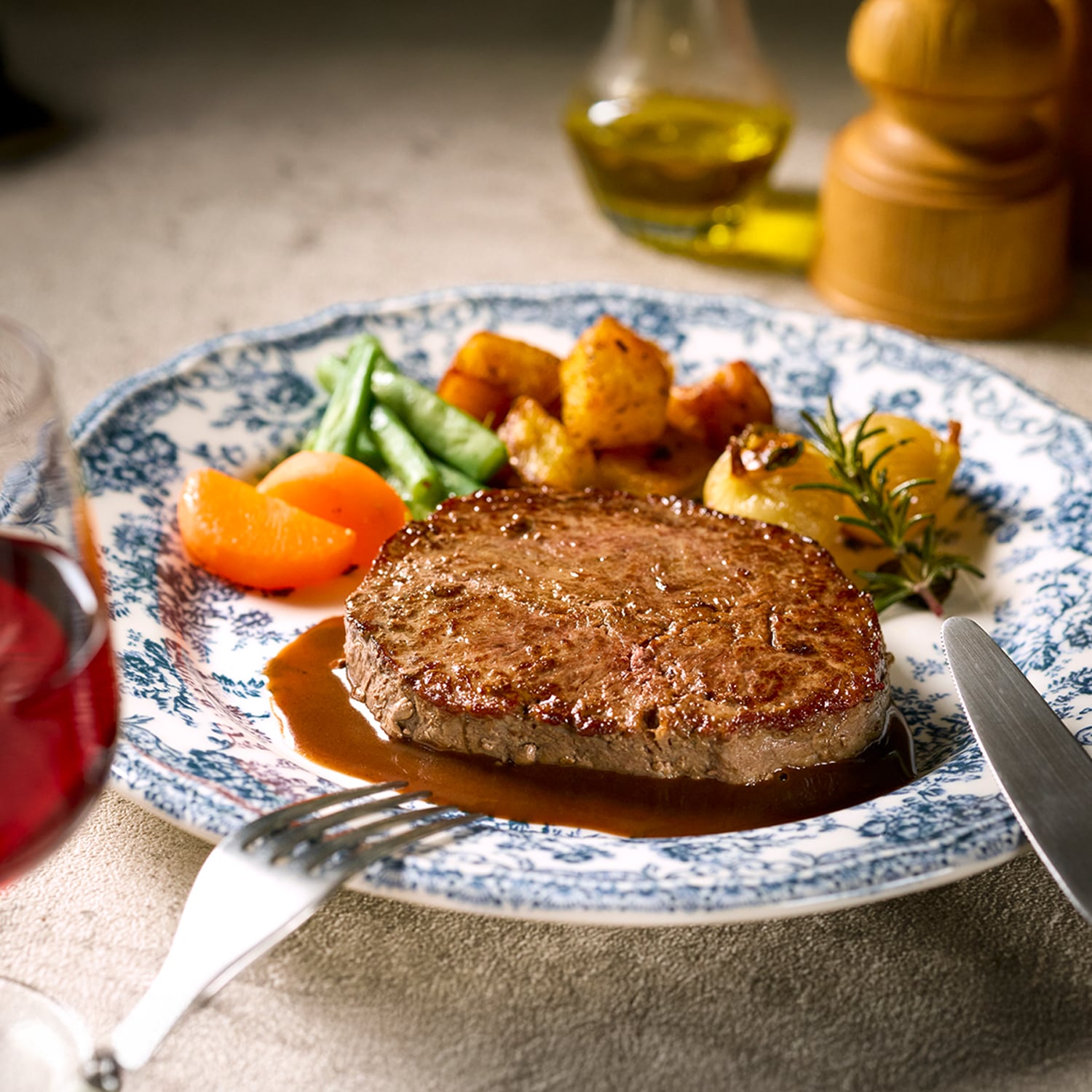 シャロレ牛のステーキ肉(成型肉)