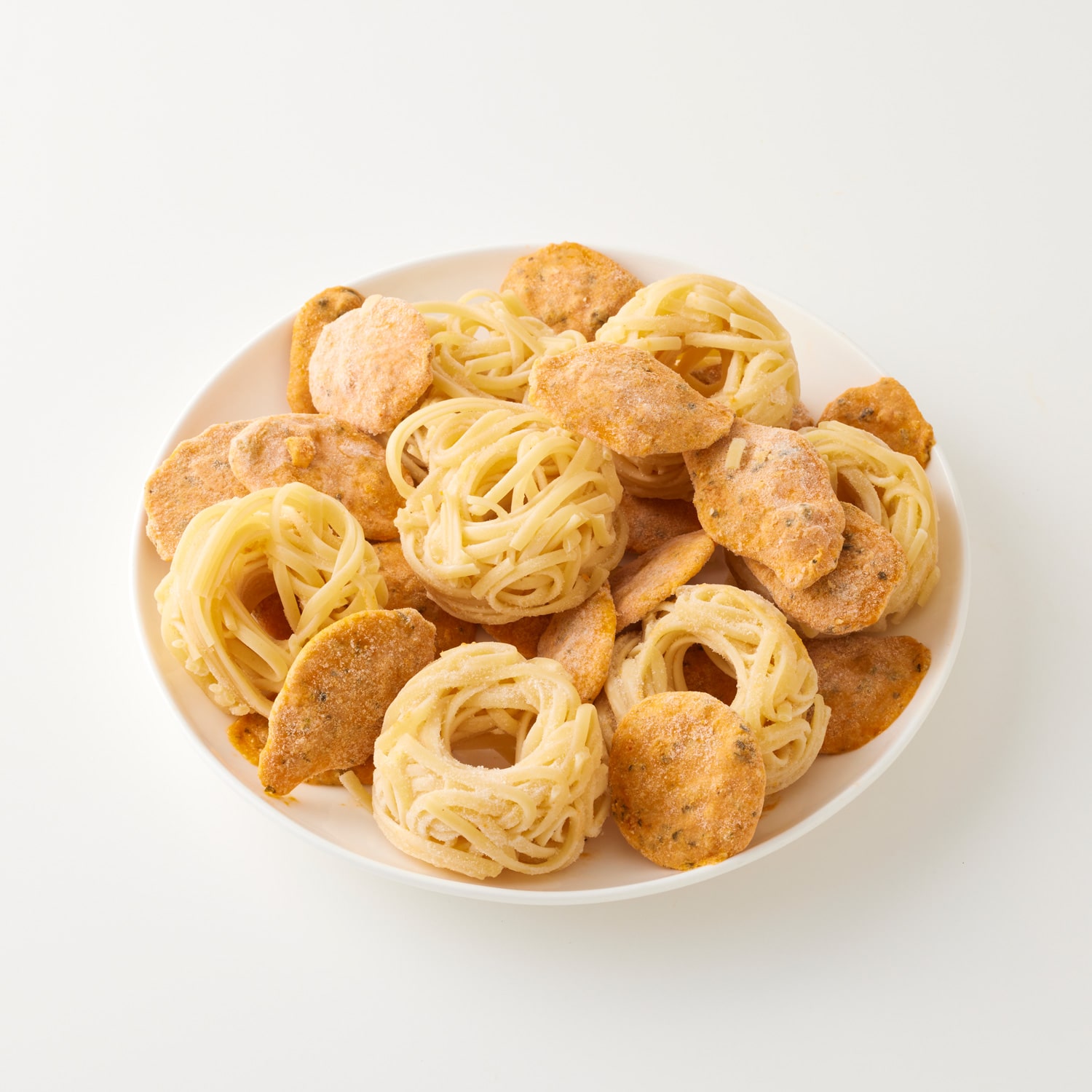 トマト、カシューナッツ、バジルのリングイネ