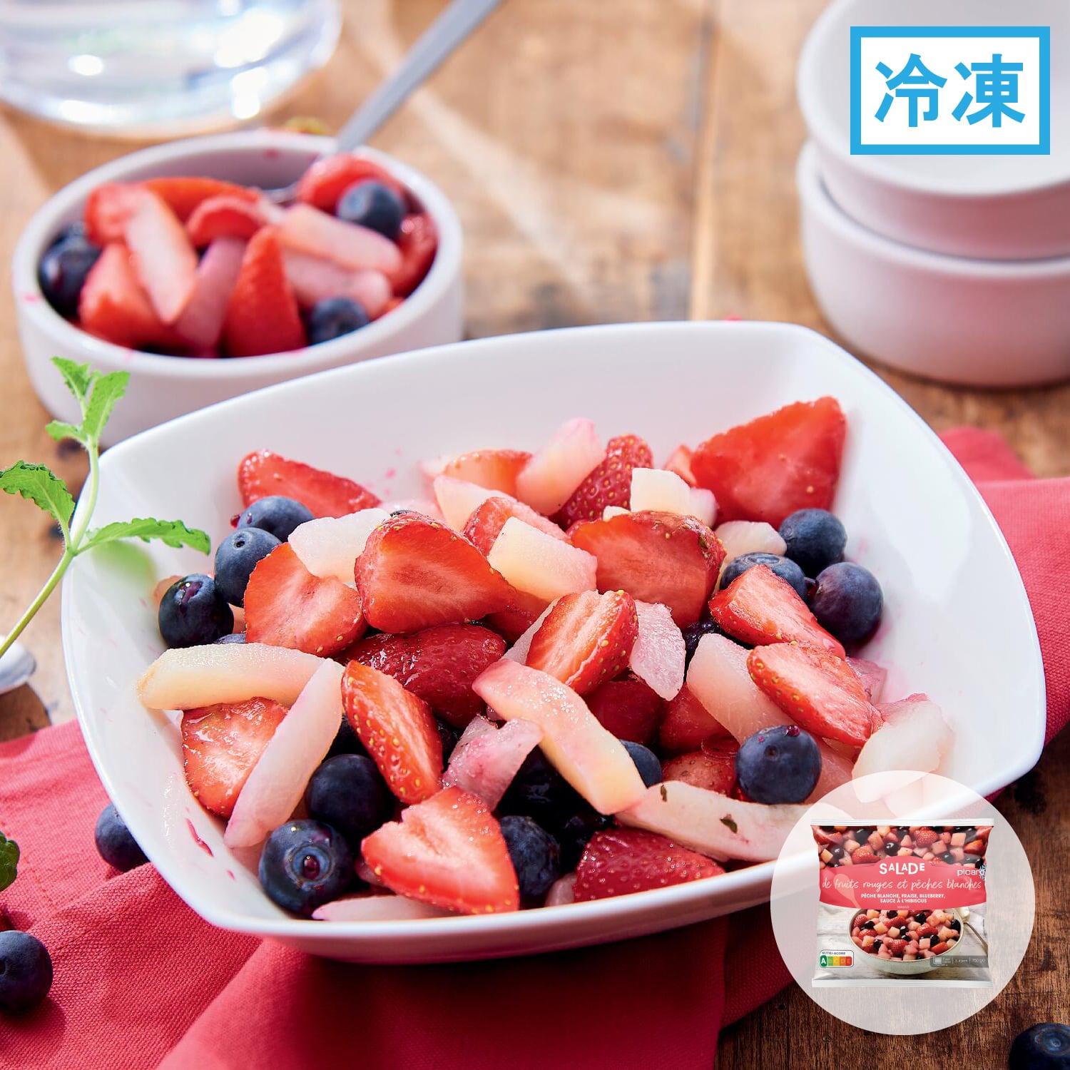 フルーツサラダ（白桃、イチゴ、ブルーベリー）