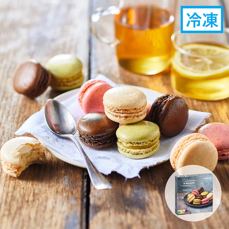 4種類のマカロン（チョコレート、フランボワーズ、バニラ、ピスタチオ）