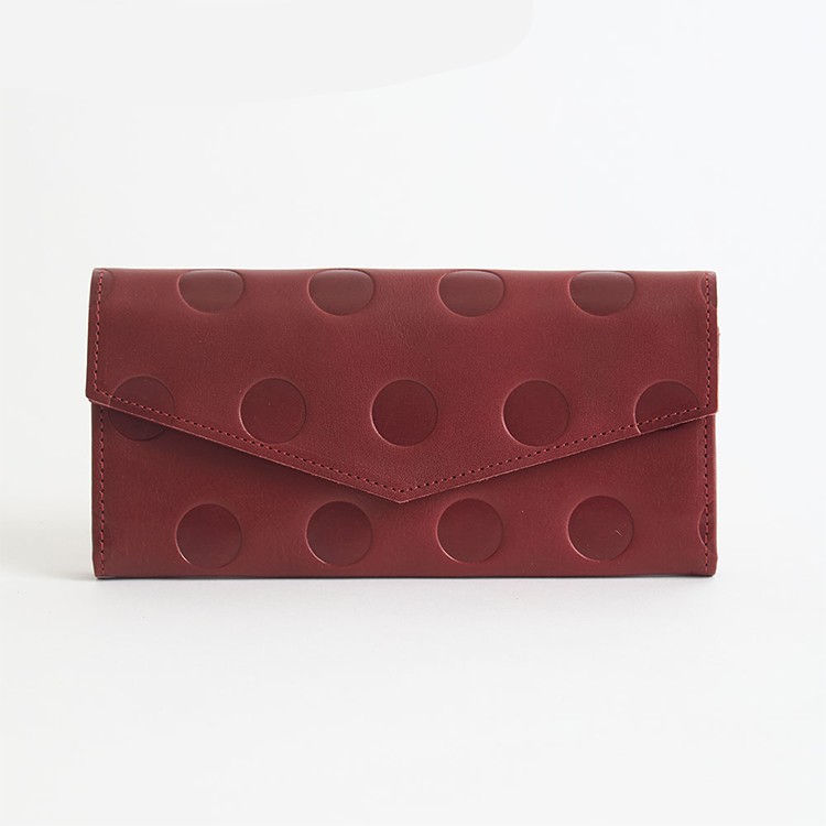 チェリーレッド