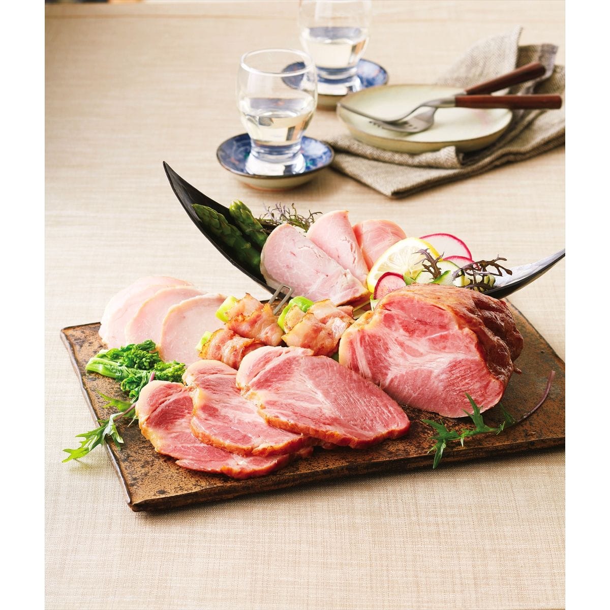 南アルプス邑 手づくりハム工房 ハム ベーコン詰合せ〔ショルダーベーコンブロック600g×1、ロースベーコンスライス90g・バラベーコンスライス130g・ロースハムスライス70g×各2 〕