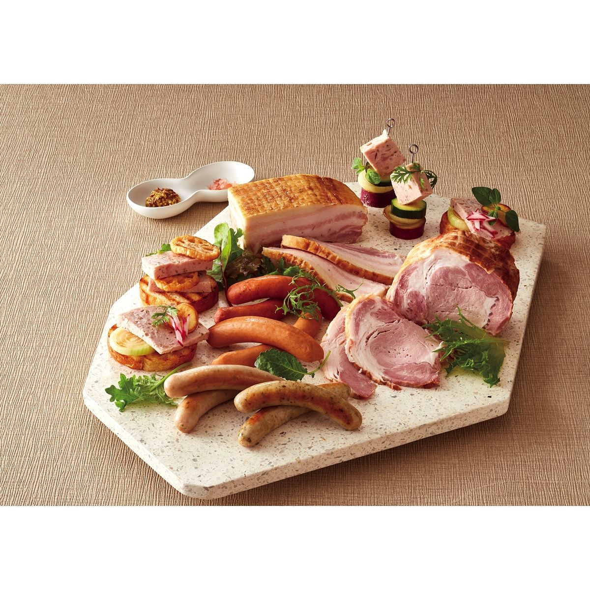 群馬 赤城屋 ハム ソーセージ詰合せ〔カスラ(ロースハム)、スツッツガーター・ケーゼ、アルペン・シュペック(ベーコン)各350g、ミュンヘナー・ヴァイス・ヴルスト、デブレツィーナ、フランクフルター、シュワインツ・ヴルスト各120g〕