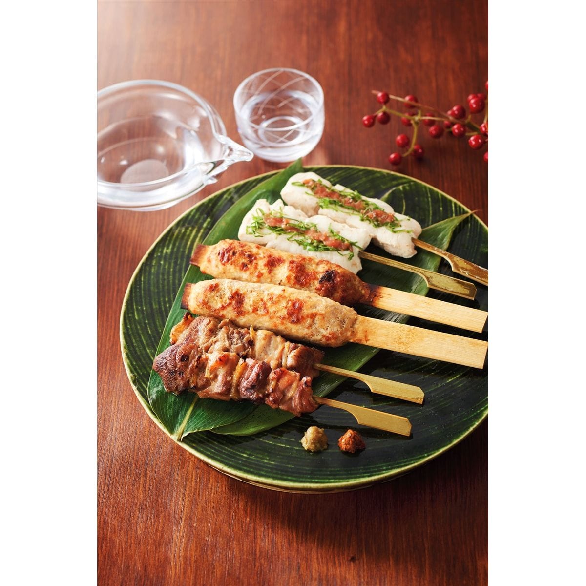 神楽坂 文ちゃん 近藤店主監修 比内地鶏串焼 3種計18本 詰め合わせ〔比内地鶏モモ肉串30g×6、比内地鶏ムネ肉串30g×6、比内地鶏つくね串40g×6、海幸塩30g×1、練り梅×1、わさび×1 〕