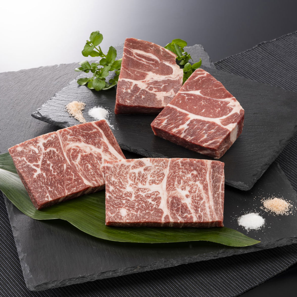 発酵熟成肉 黒毛和牛とUSビーフ 食べ比べセット 〔和牛カタロース150g×2、US牛カタロース150g×2、岩塩2種〕