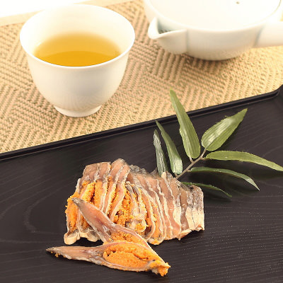 高級品 琵琶湖産の貴重な 発酵食品〈 子持ちにごろ鮒寿しスライス 〉 | 有限会社鮒味・滋賀県