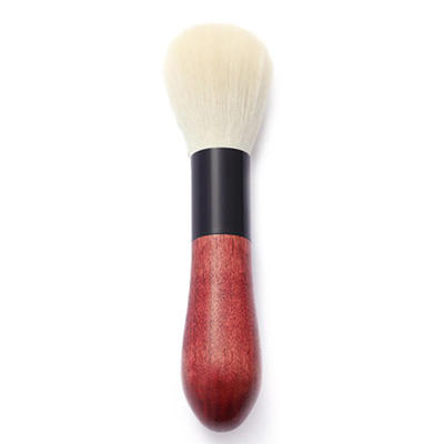 持ちやすい丸みを帯びた柄 化粧筆 花/会津拭漆さくら(フェイス)