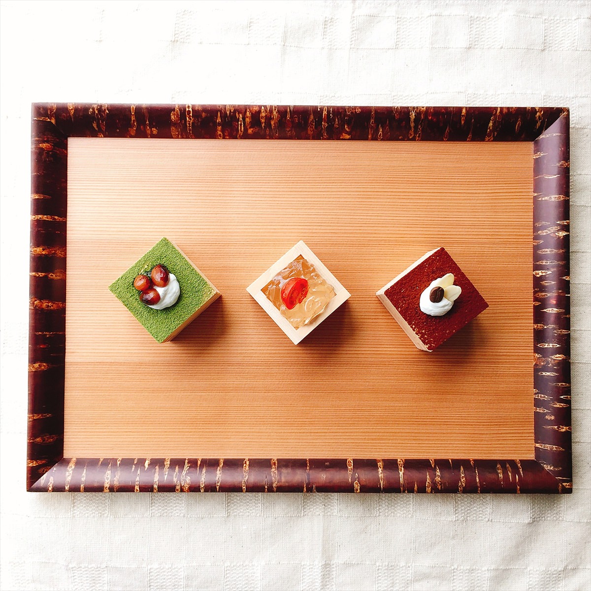 木製トレイ KAIKA L 〔約幅45×奥行35×高さ2cm、約460g〕