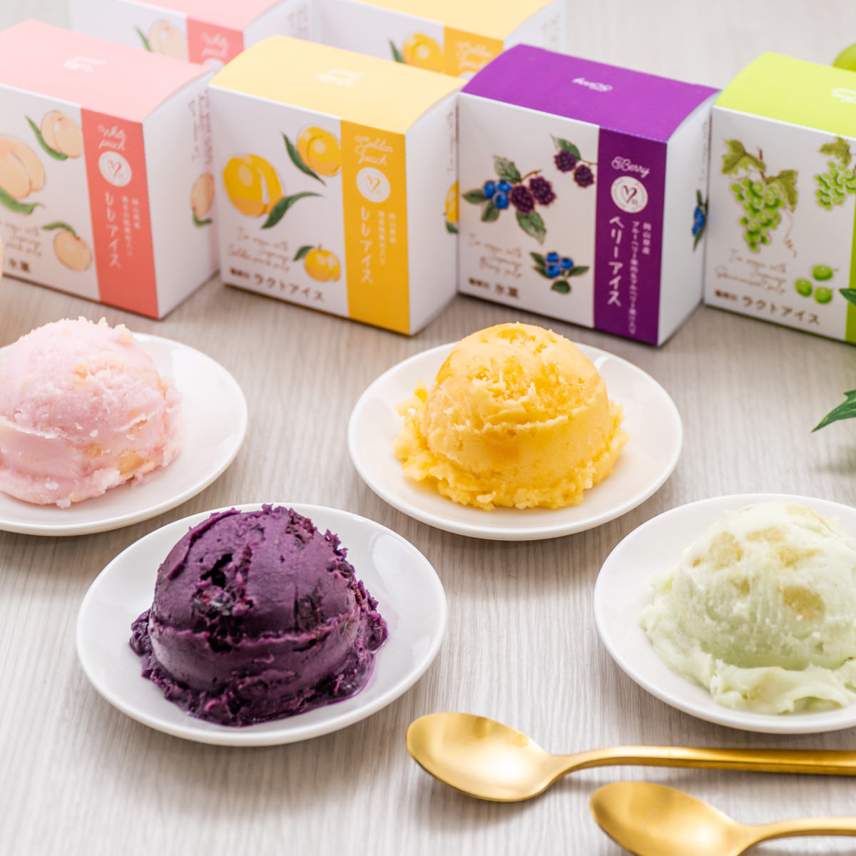 果実ごろごろ アイス 晴れの国岡山 8個 詰め合わせ 〔清水白桃・黄金桃・ぶどう・ベリー 各80ml×2〕