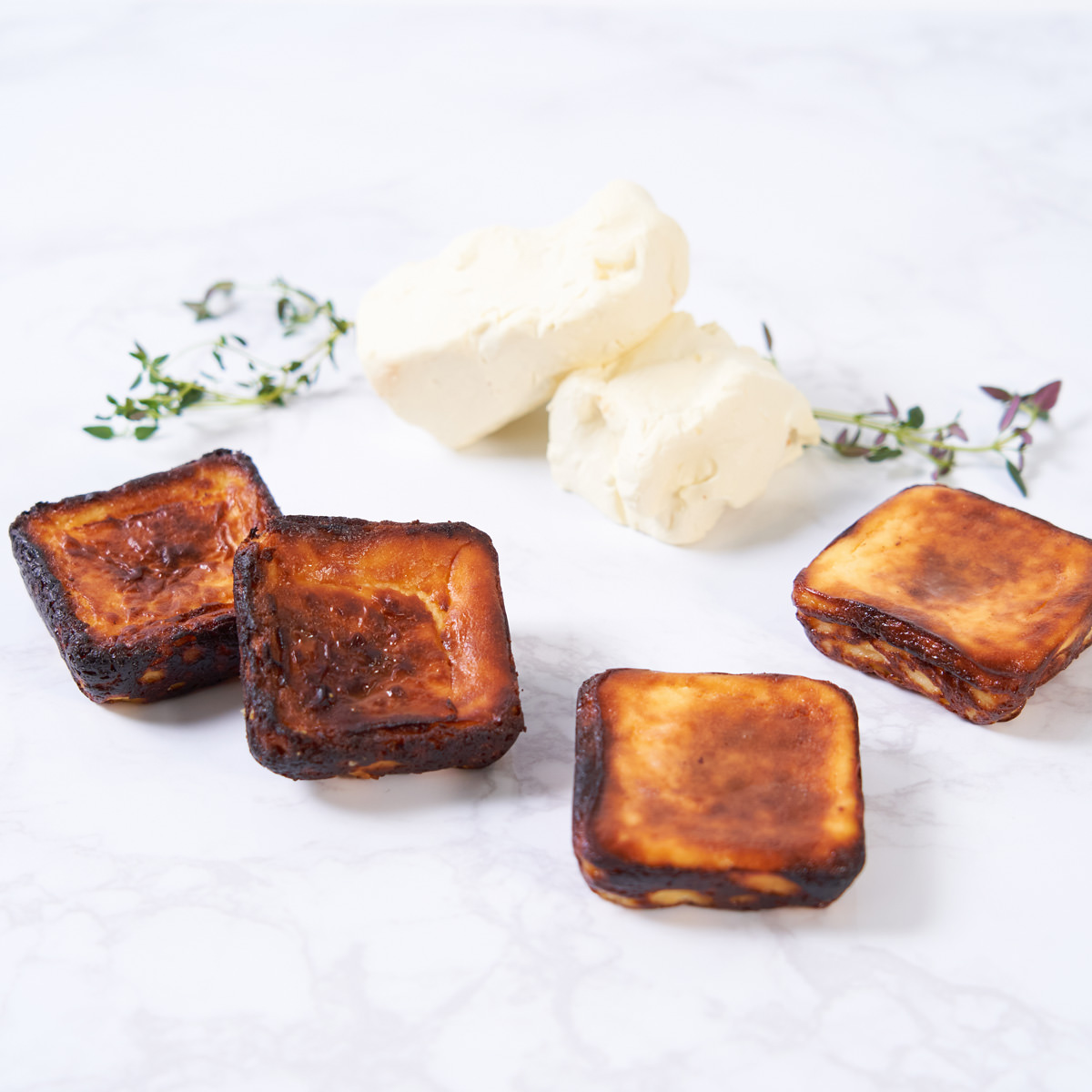 バスクチーズケーキ ベーシック〔(約5cm×5cm×高さ2cm)×8個〕