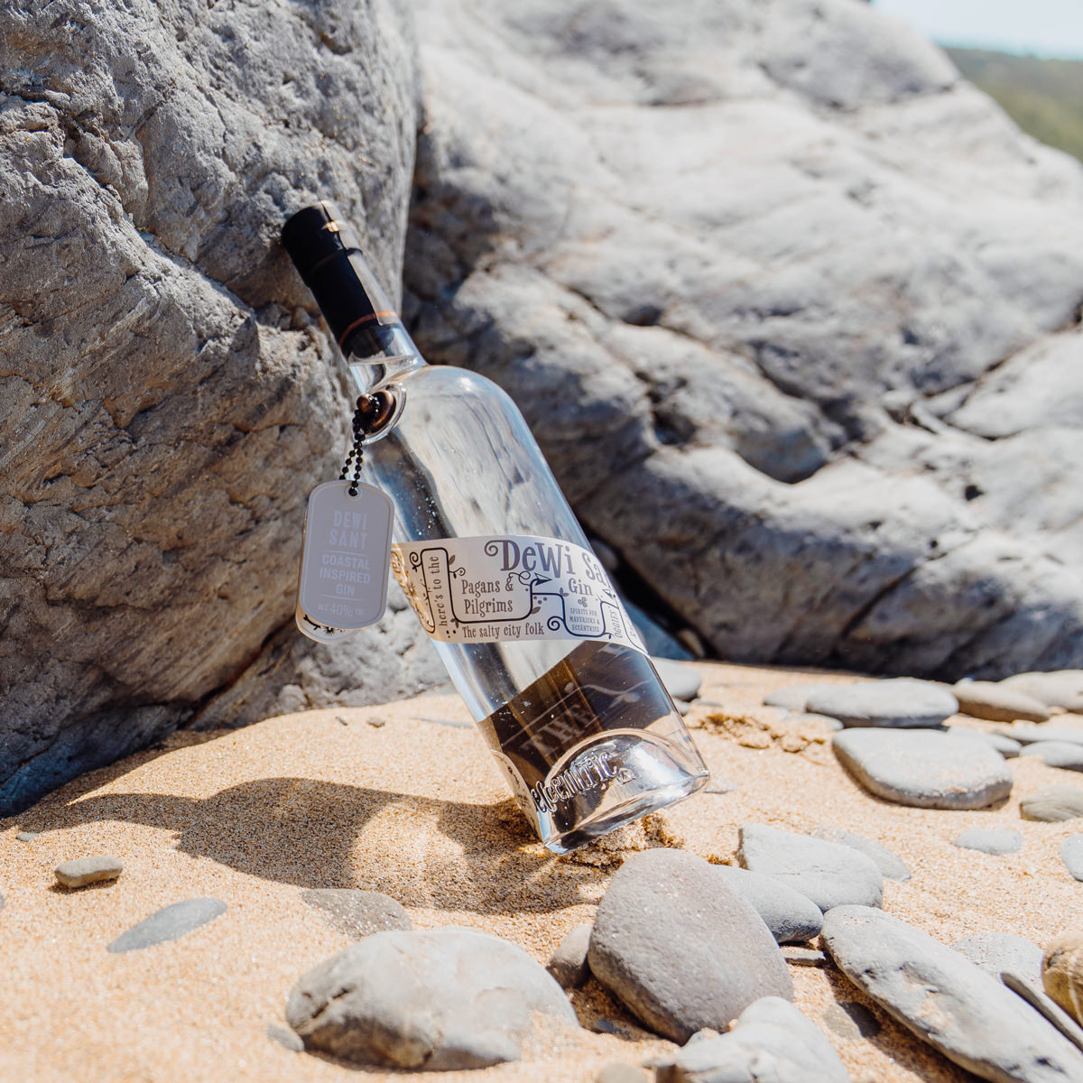 エキセントリック・スピリッツ デヴィ・サント・ジン〔700ml〕