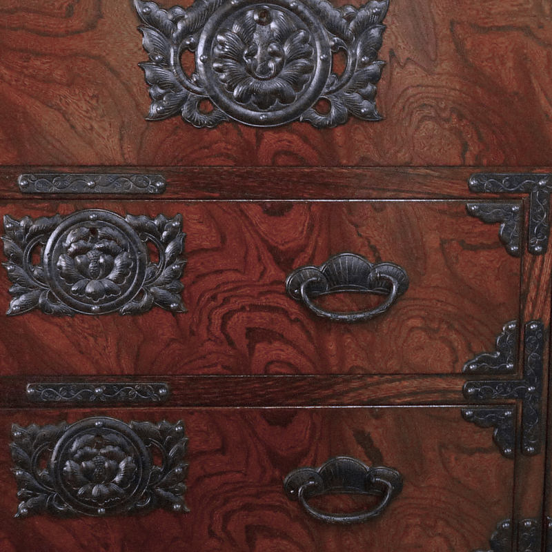 﨔 105巾片戸付チェスト ウルシ塗〔幅105cm×高さ86cm×奥行45cm〕