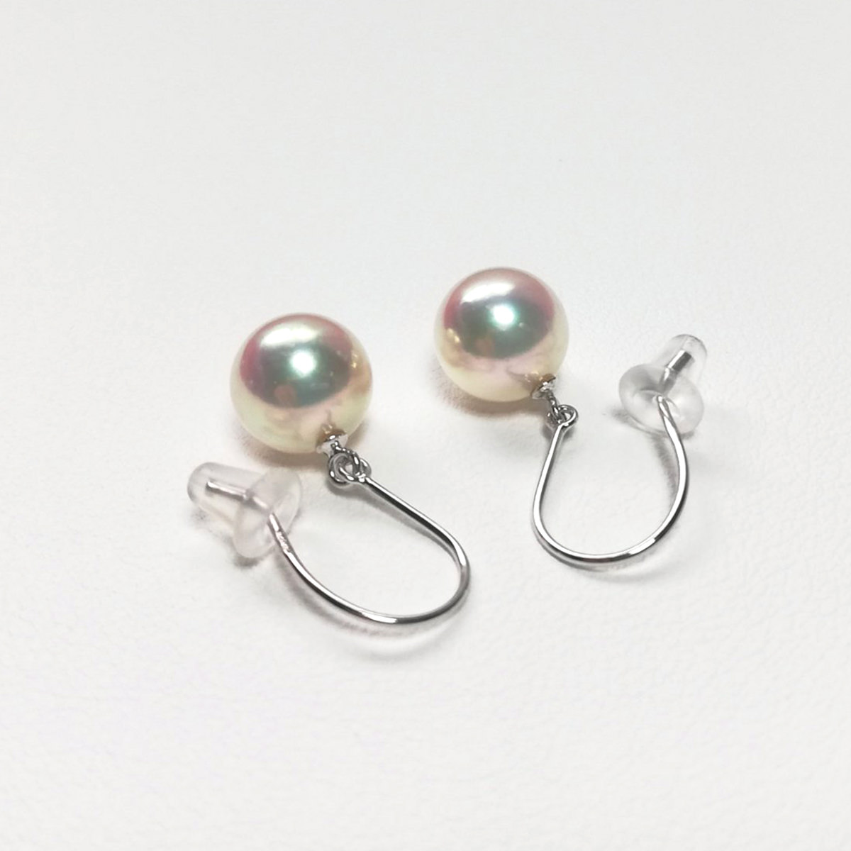 花珠真珠 フックピアス 伊勢志摩産 アコヤ本真珠 8.0~8.5mm K14WG 〔ピアス1ペア、専用ケース、保証書〕