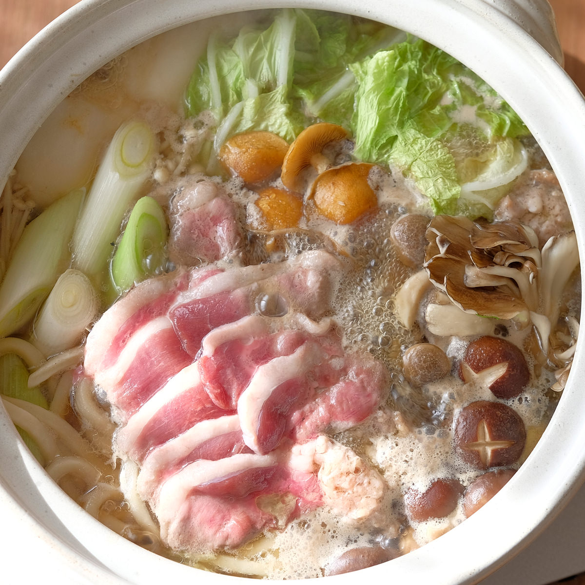 但馬鴨 鴨鍋 2人前 詰め合わせ 〔但馬鴨肉スライス100g、但馬鴨つくね100g、鴨だし800ml、玄米うどん200g〕