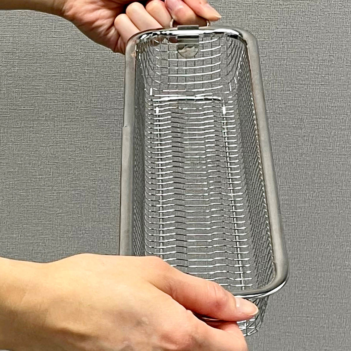 すっきり暮らす 水切りかご スリムタイプ 〔サイズ:約31.2×9.8×高さ5.5cm、重量:約0.14kg〕【沖縄県・離島 配送不可】