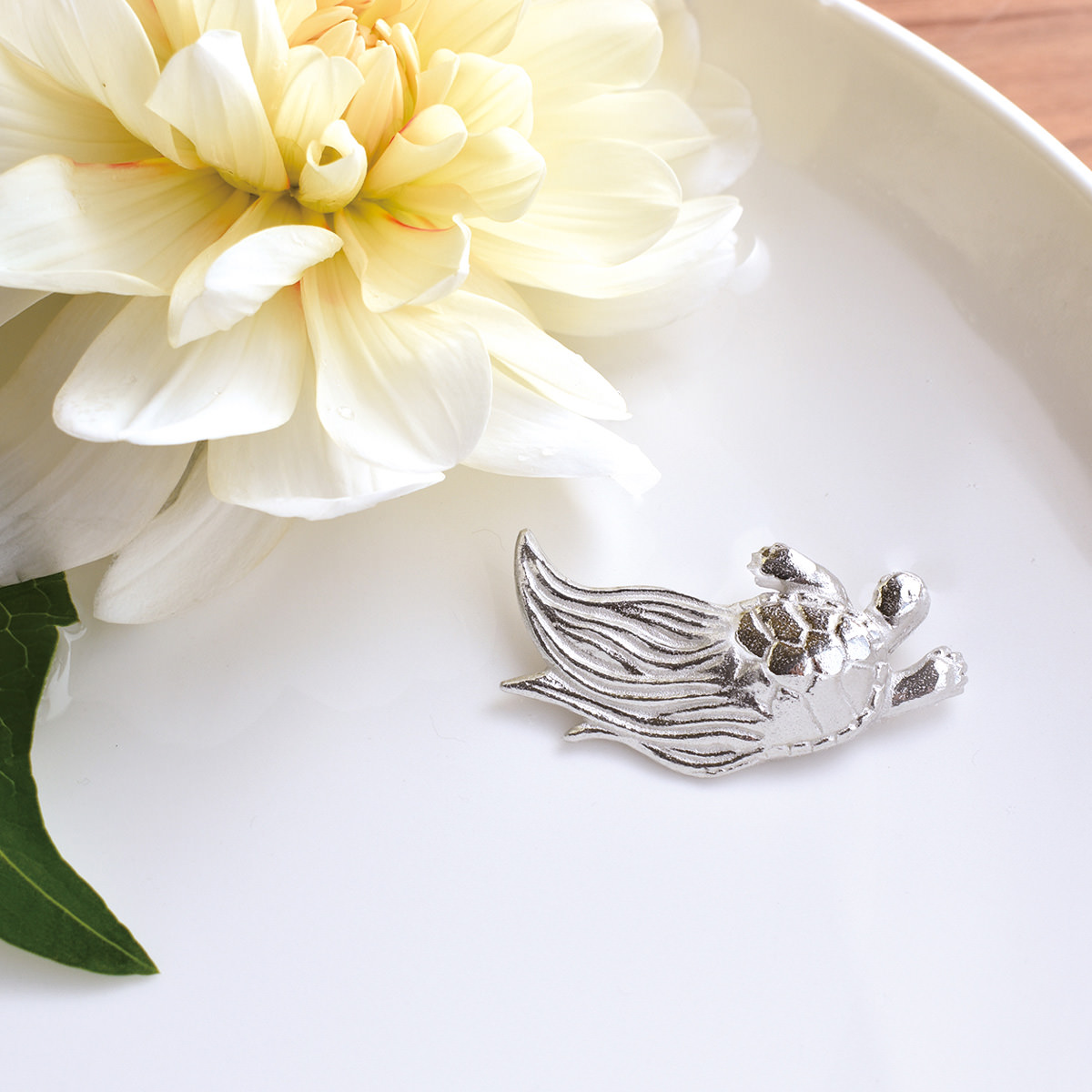 錫箸置き 長寿鶴亀 〔鶴20g(幅5×奥行2.8×高さ1cm)・亀27g(幅5.4×奥行3×高さ1.1cm)〕