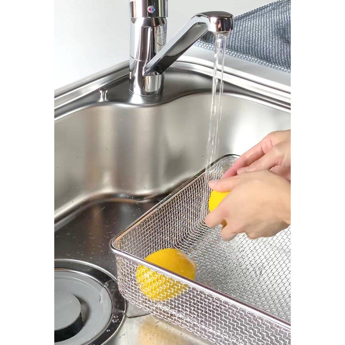 すっきり暮らす 水切りかご スクエアタイプ 〔サイズ:約28.0×27.0×高さ9.2cm、重量:約0.41kg〕【沖縄県・離島 配送不可】