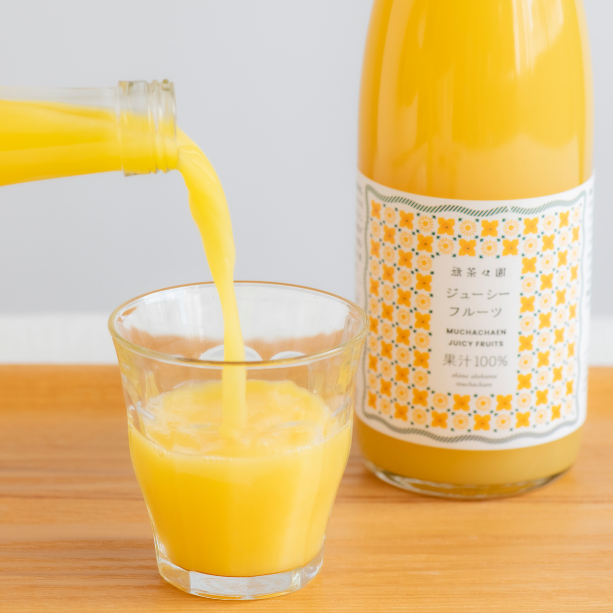 無茶々園 愛媛 果汁100% ジューシーフルーツジュース 〔720ml×4本〕【沖縄県・離島 配送不可】