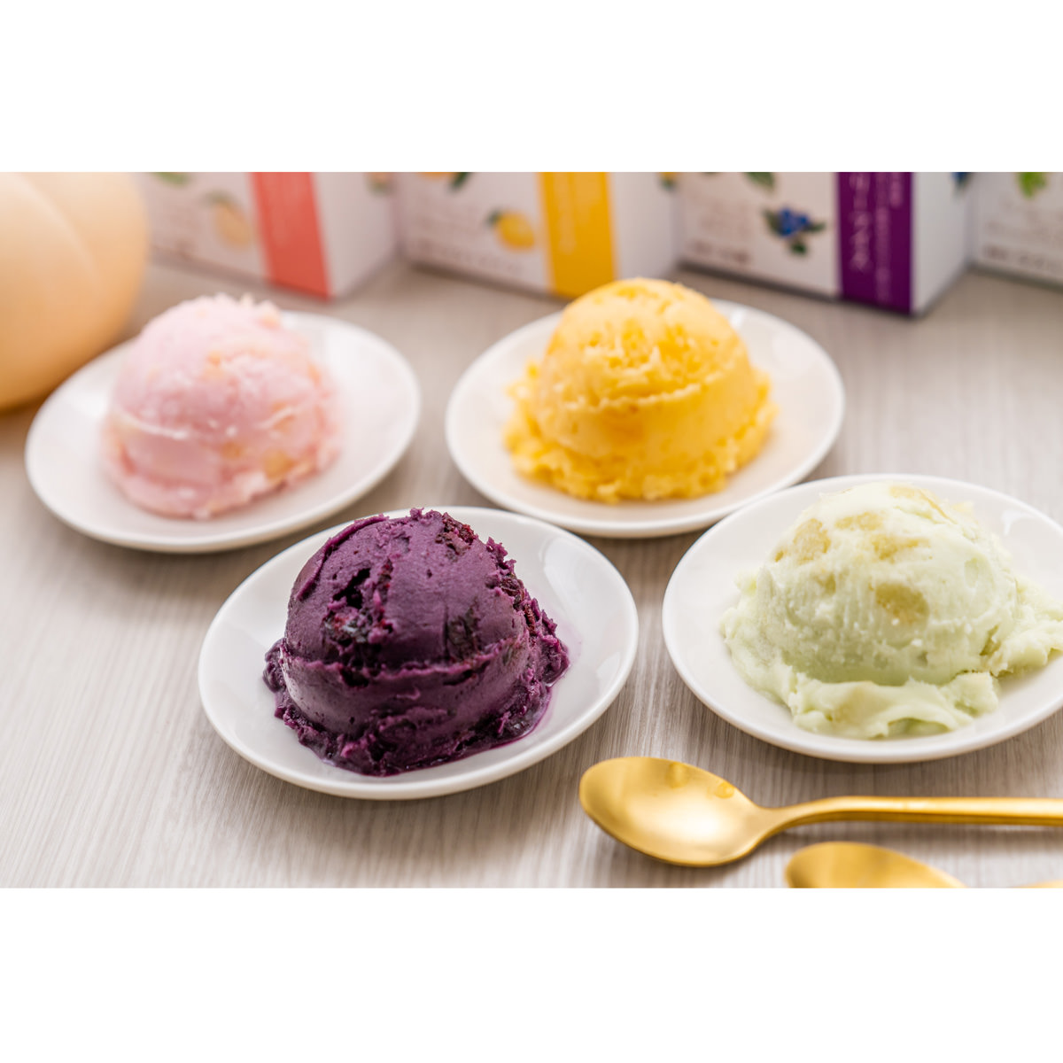 果実ごろごろ アイス 晴れの国岡山 8個 詰め合わせ 〔清水白桃・黄金桃・ぶどう・ベリー 各80ml×2〕