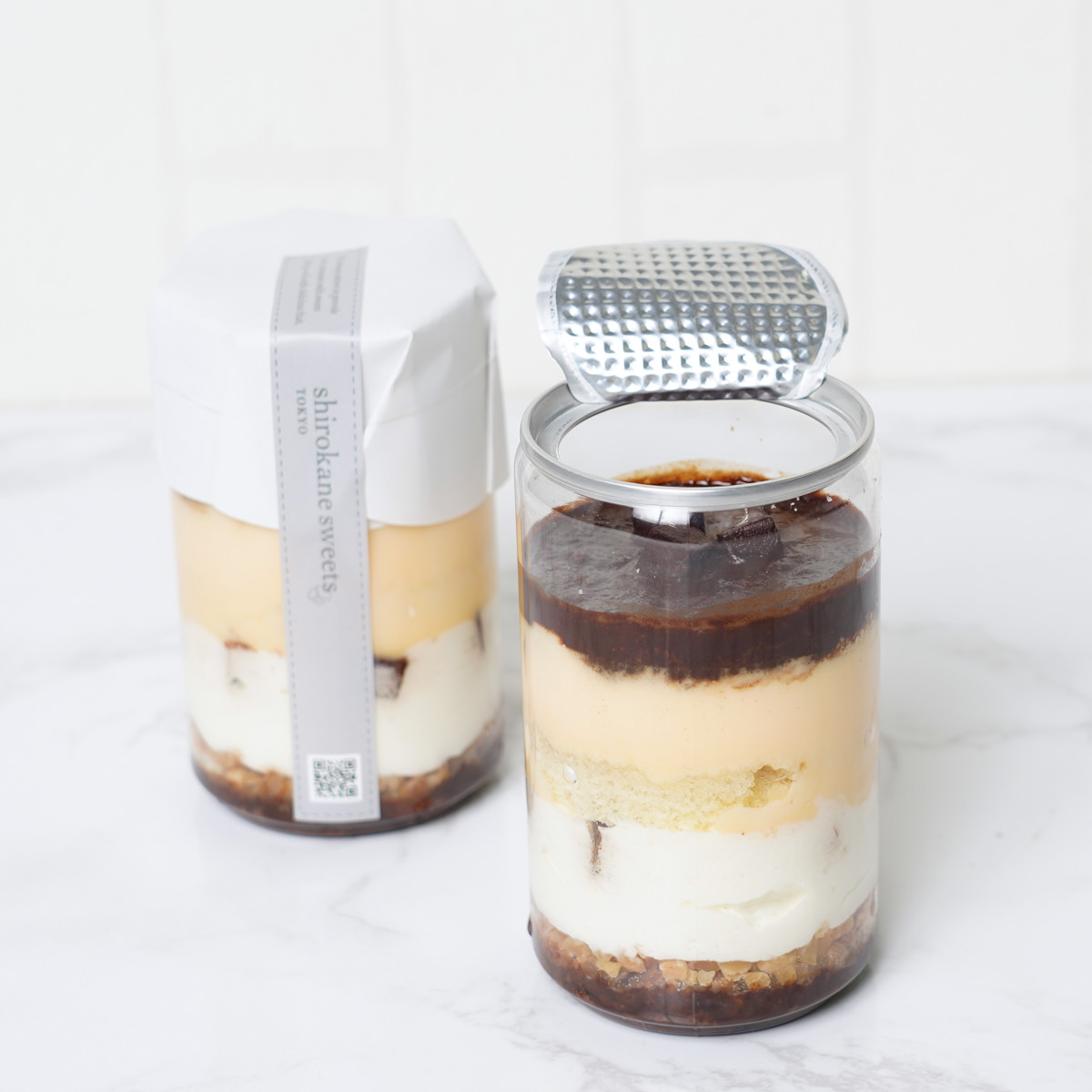 白金ホワイトティラミス缶 カフェ・ショコラ〔(高さ97mm、底径48mm)×4〕