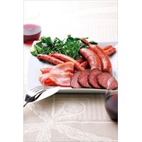 北海道 トンデンファーム ソーセージ バラエティセット〔炭火焼ベーコンスライス80g、荒挽ウインナー・ピルカウインナー 各120g、骨付ソーセージ180g、炭火焼焼牛250g〈豚肉は北海道産、牛肉は国産〉〕