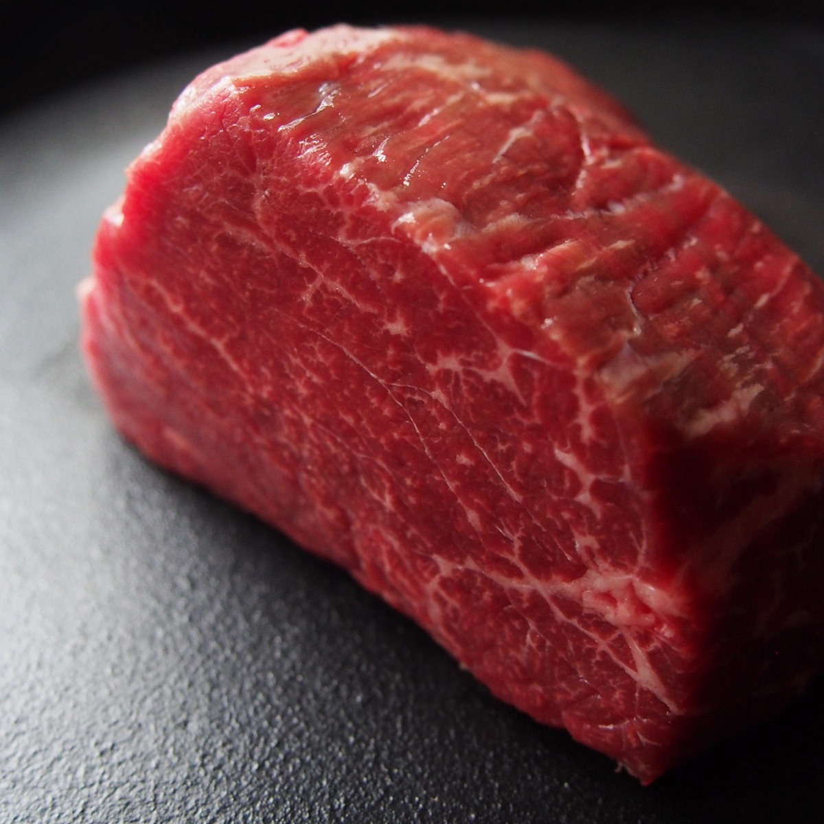 丸福商店 岐阜県産黒毛和牛 みなと牛 ブロック肉 赤身 モモ肉 カタ肉 塊肉 ステーキや焼き肉に〔約500g〕