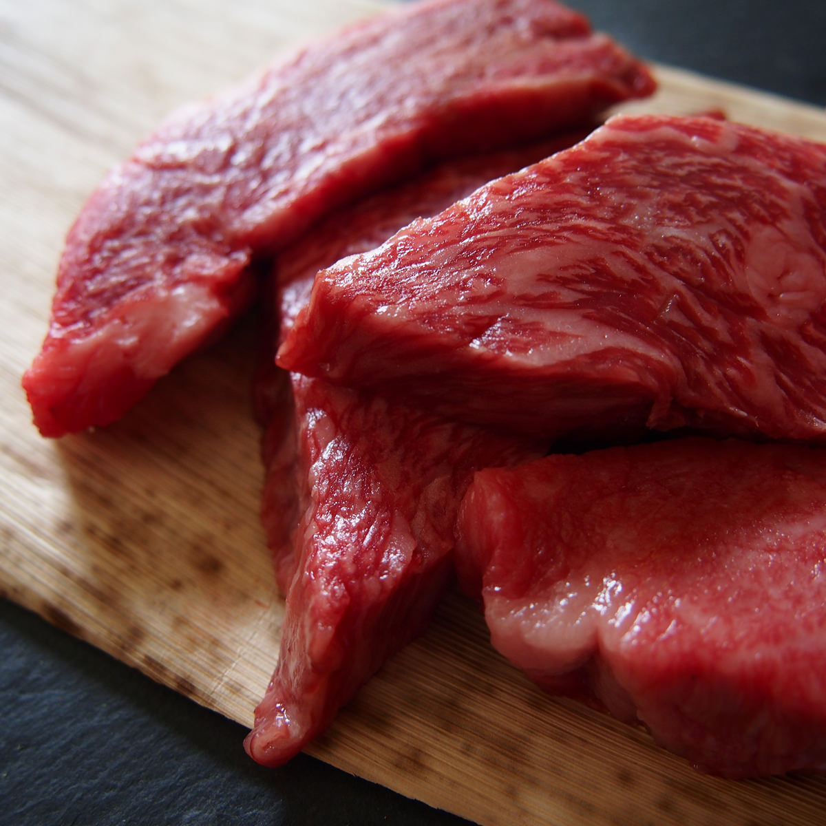 丸福商店　飛騨牛グリルカットステーキ 部位おまかせ 切り落とし〔切り落としステーキ200g、モモ肩リブロースのいずれか〕