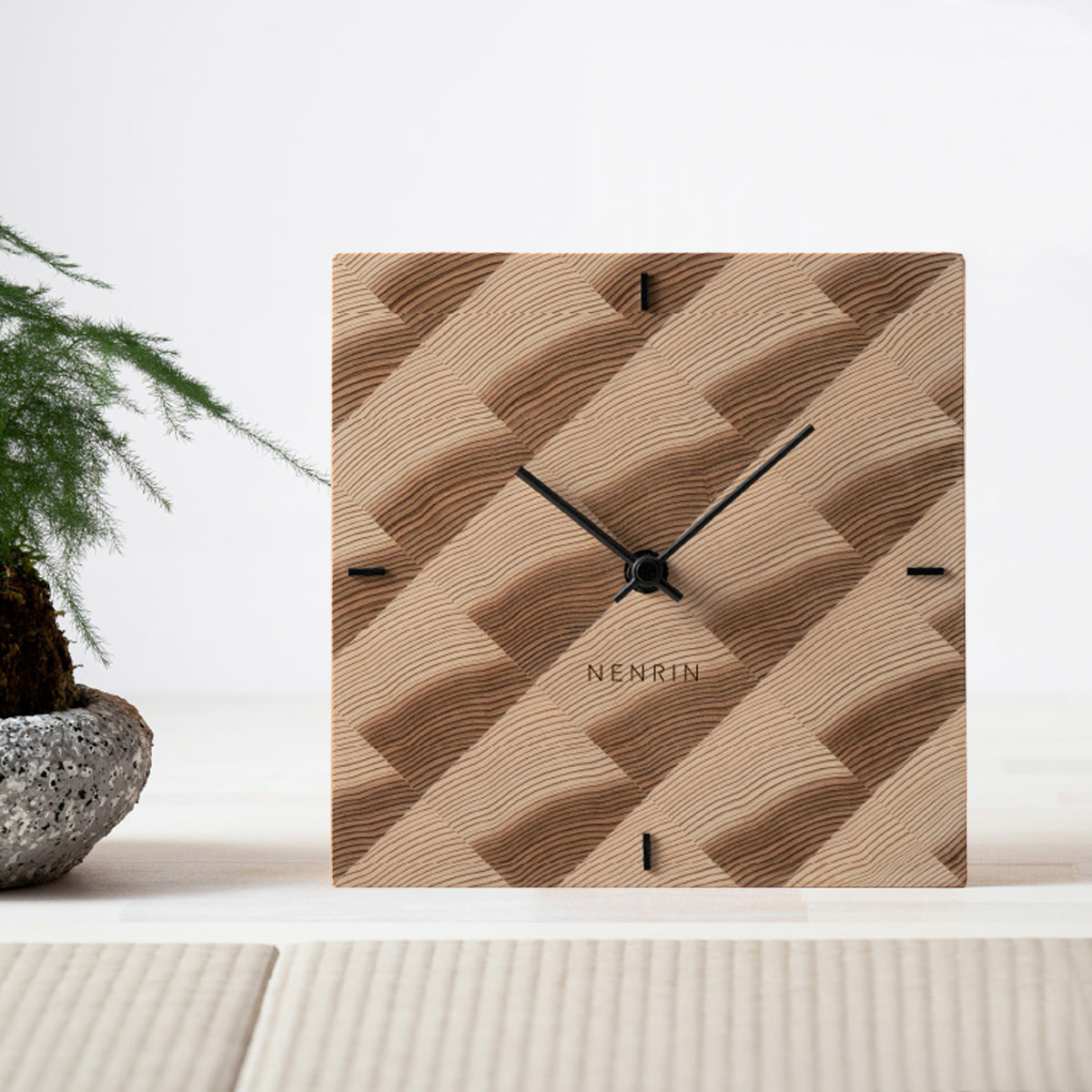 NENRIN CLOCK 175 波紋 壁掛け兼置き時計 〔サイズ：W175×H175×D40mm、補助脚付き、単三電池1本〕【北海道・離島 配送不可】