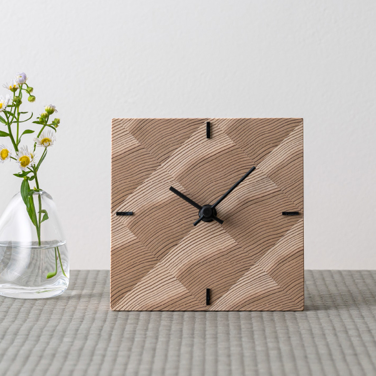 ko NENRIN 波紋 置き時計 〔サイズ：W124×H124×D38mm、単三電池1本〕【北海道・離島 配送不可】