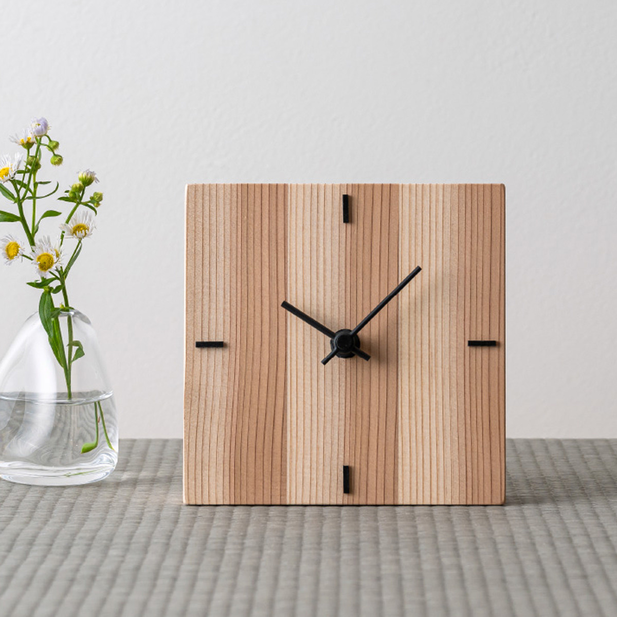 ko NENRIN 縞 置き時計〔サイズ：W124×H124×D38mm、単三電池1本〕【北海道・離島 配送不可】