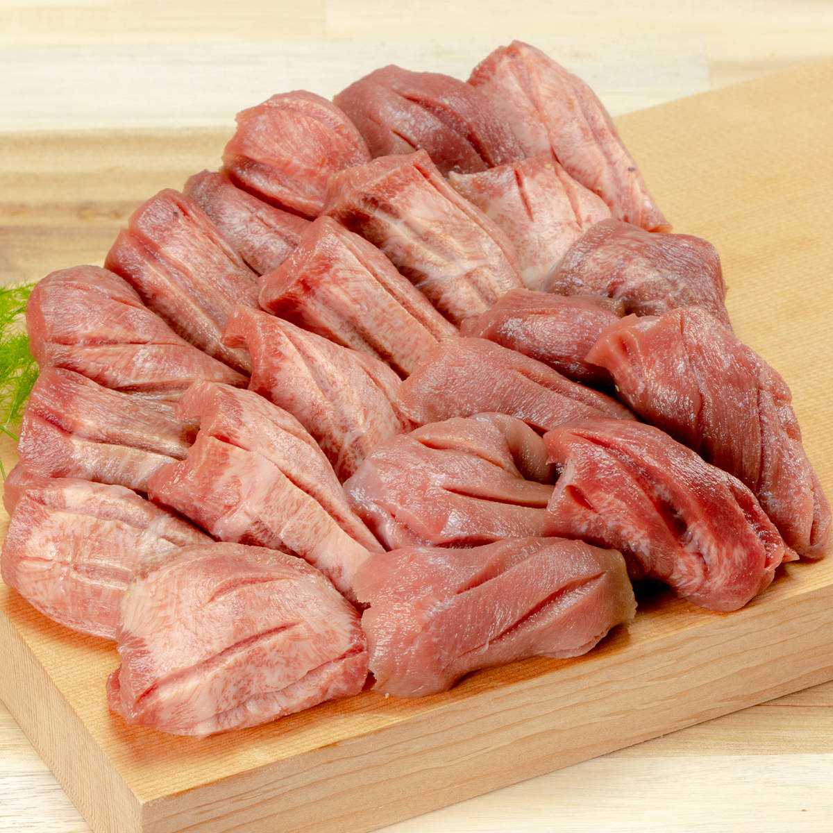 仔牛の牛タン丸ごと一本 塩麹熟成 〔480g〕