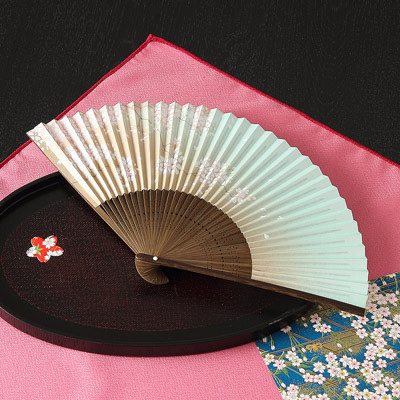 ３００年の伝統を受け継いだ近江扇子　桜（青・肌）６.５寸