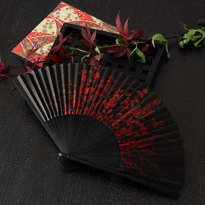 ３００年の伝統を受け継いだ近江扇子　秋草