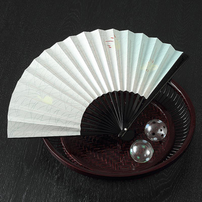 ３００年の伝統を受け継いだ近江扇子　うさぎ