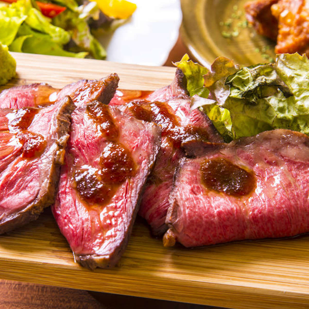 国産牛ローストビーフ 〔300g〕