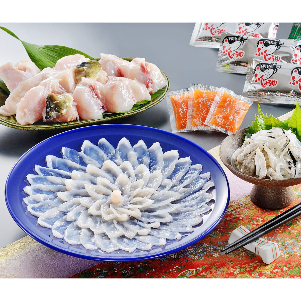 とらふく料理 約3人前 〔とらふぐちり、とらふぐ刺身、とらふぐ皮、ふく醤油、もみじおろし〕